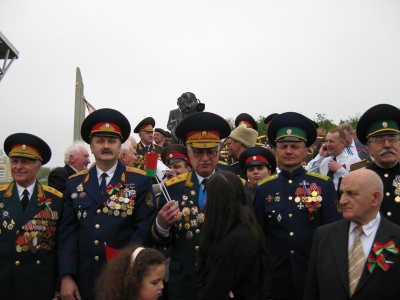 Белорусские казаки и ветераны на трибуне